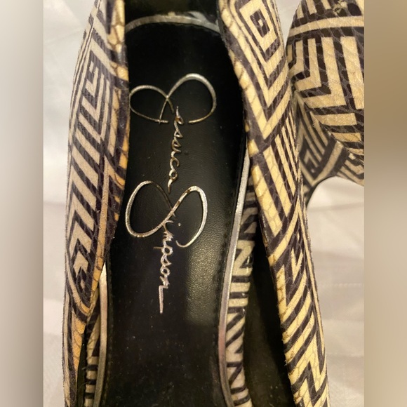 Jessica Simpson Brynn Off-White and Black Print Platform Pumps. Size 8.5 - Picture 2 of 5
